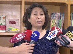 暴力教师狠踹六岁男童撞栏杆　校方称初犯仅记申诫