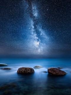 冰岛观绝美星空 深蓝色的天空渲染孤独气氛